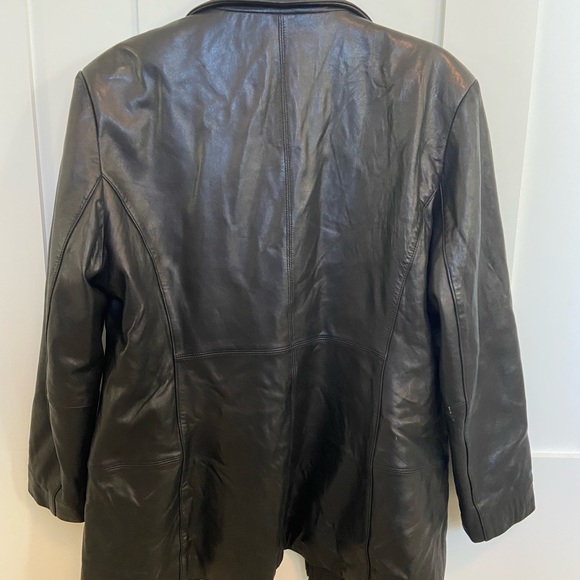 Black oversized leather jacket with shoulder pads. - Picture 2 of 2